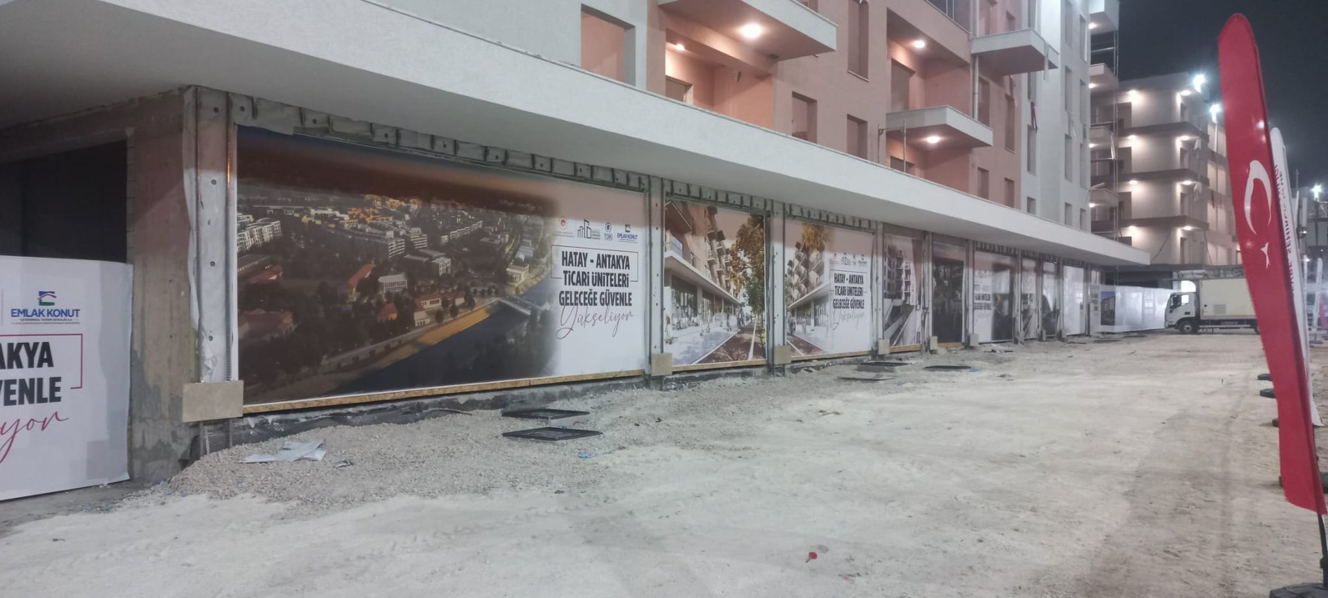 Hatay-Antakya Ticari Üniteleri dükkan kaplama uygulaması - gece aydınlatmalı görünüm